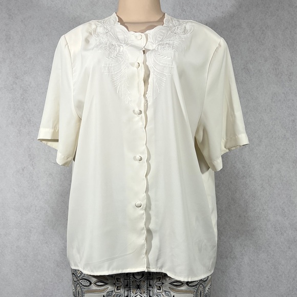 Christie & Jill Women's Top Size 18 Ivory Embroidery Short Sleeve Button Front - Picture 2 of 9